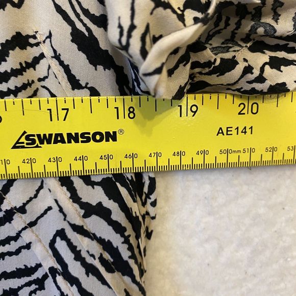 BCBG MAXAZRIA Women Peplum Top Blouse Tank Small Sleeveless Black‎ Rayon - Picture 8 of 9